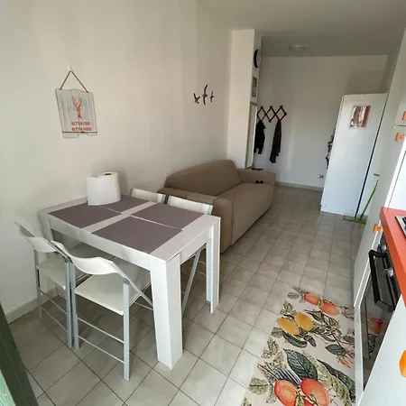 Daire Zigi - Beautiful, Sunny Apartment, 70m2, Close To The Sea Scalea