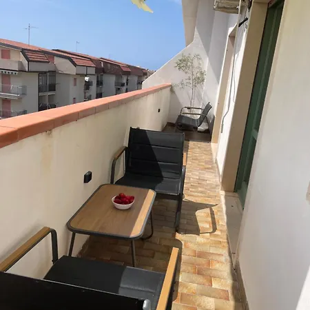 Zigi - Beautiful, Sunny Apartment, 70m2, Close To The Sea Apartament Scalea